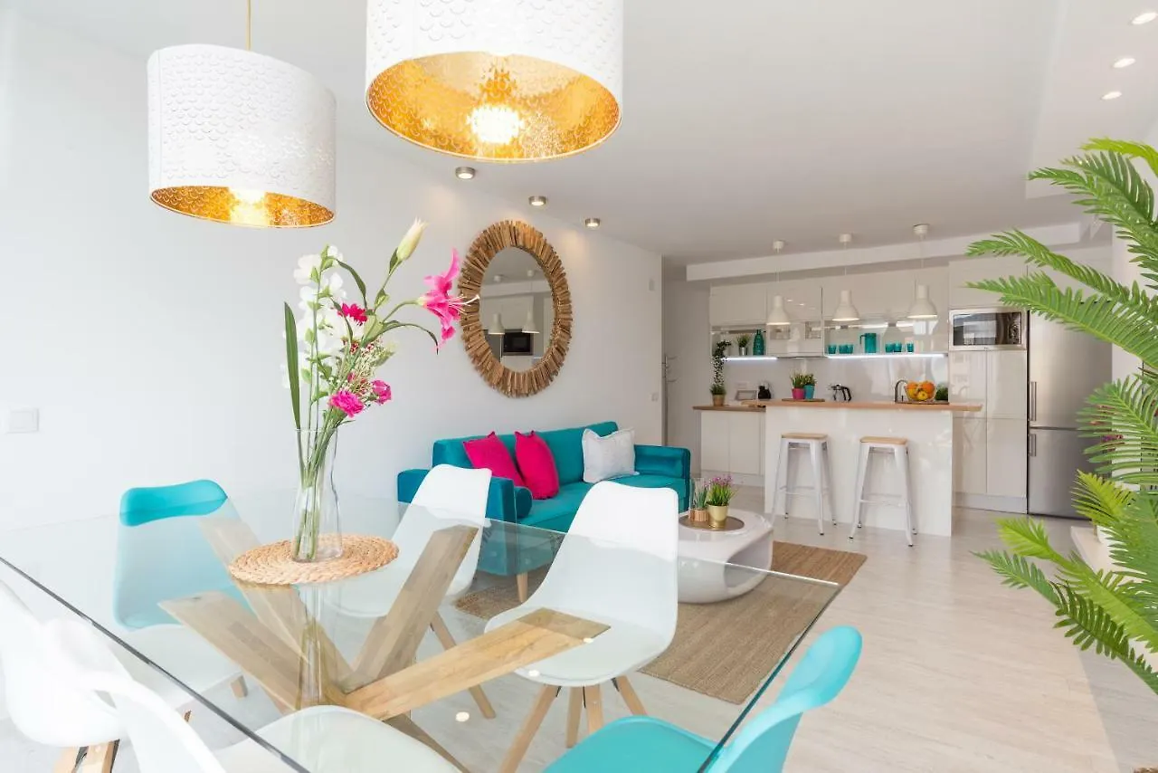 Stunning Spacious City Apartment With Free Parking Málaga