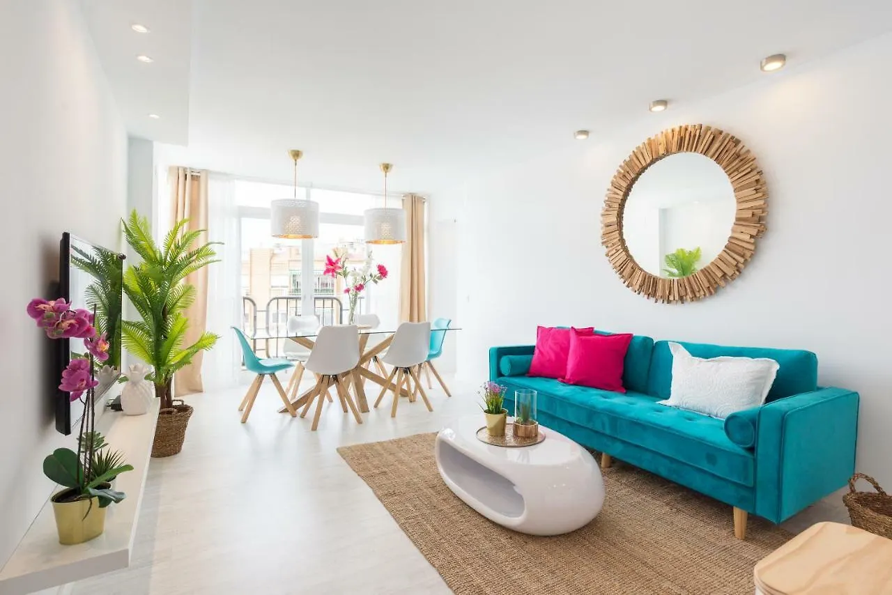 Stunning Spacious City Apartment With Free Parking Málaga