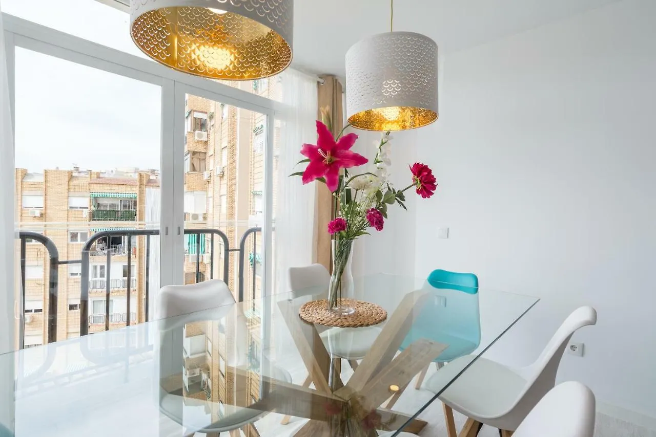 Stunning Spacious City Apartment With Free Parking Málaga